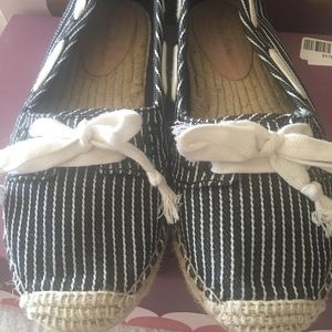 Tommy Bahamas navy flat espadrilles